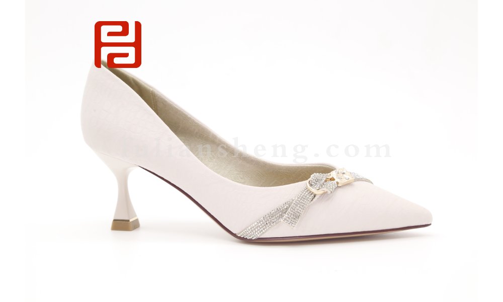 水钻单鞋女尖头高跟鞋时尚细跟仙女鞋百搭棉麻时装鞋图片