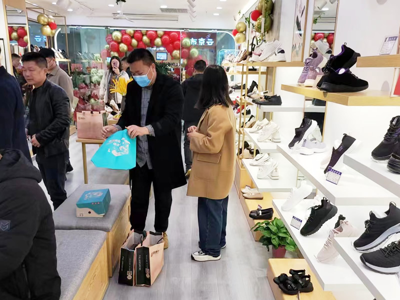 实体鞋店的鞋子利润多大才赚钱？