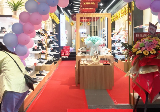 贺：福连升老北京布鞋云南昭通威信县后街店正式开业！