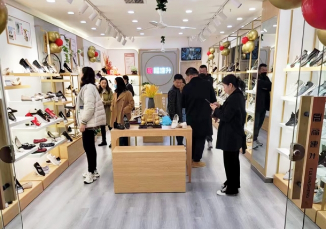 开老北京布鞋店年收入？