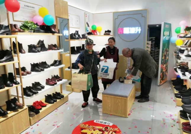 揭秘鞋服业扩张战略：成功店主如何精准把握时机，再开新店？