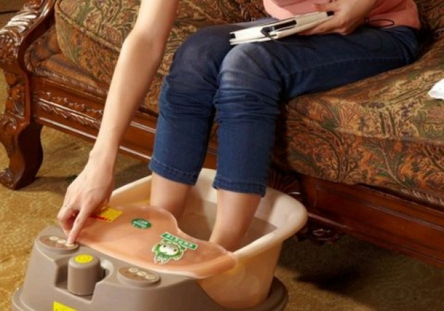 女人每天泡脚的好处-女人常泡脚有什么好处？